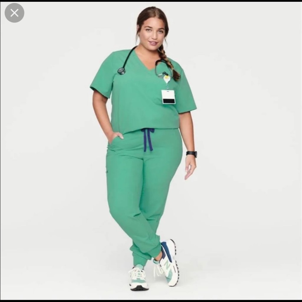 FIGS surgical green Zamora jogger (small) and Catarina top (small)
